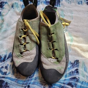 Climbing shoes